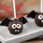 Niedliche Dracula Halloween Cake Pops