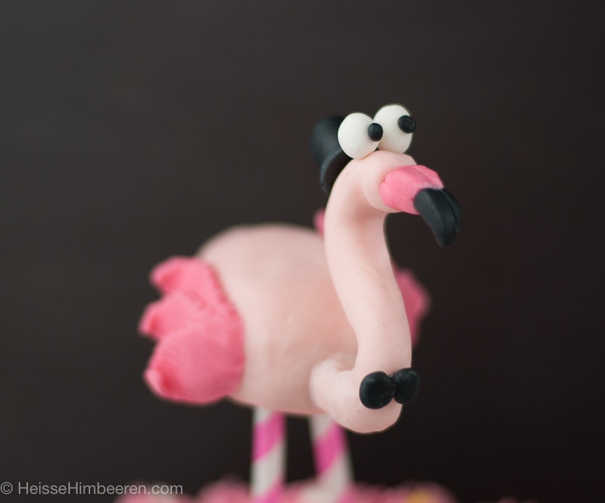 Ein Flamingo auf der Flamingo Torte