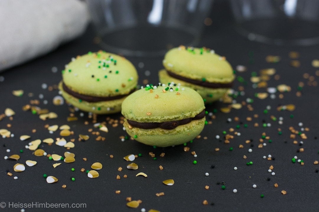 Drei grüne St Patricks Day Macarons