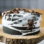 Gruseliger Halloween Spinnennetz Kuchen