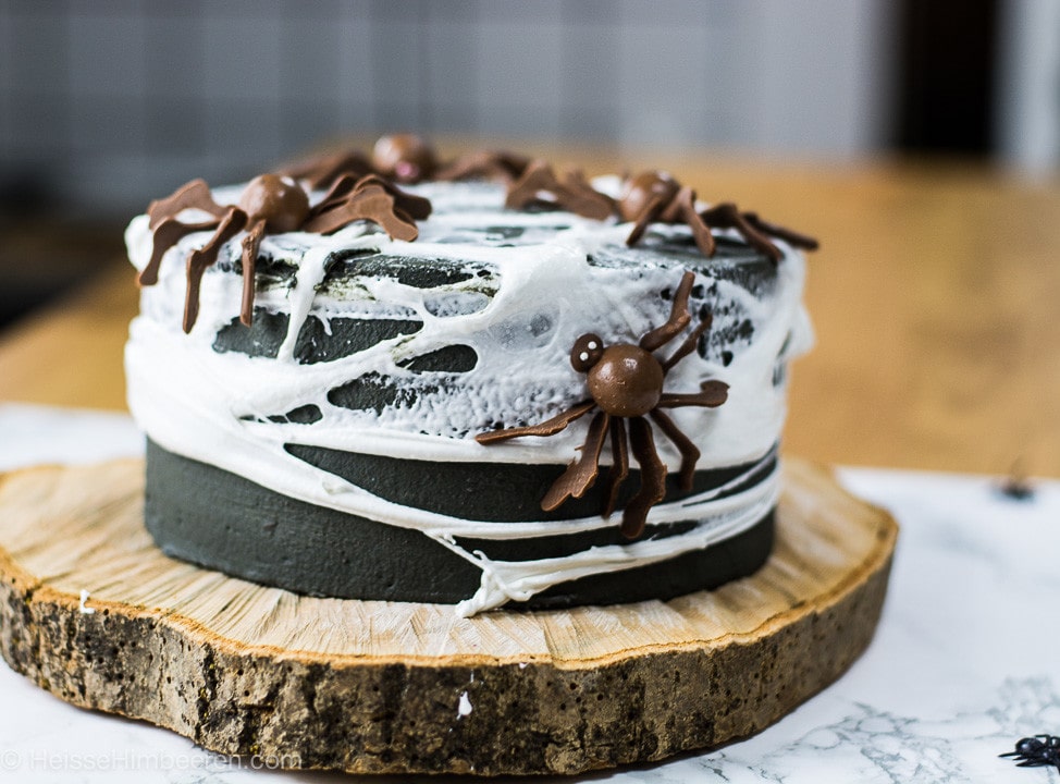 Der gruseligste Halloween Kuchen mit Spinnennetz
