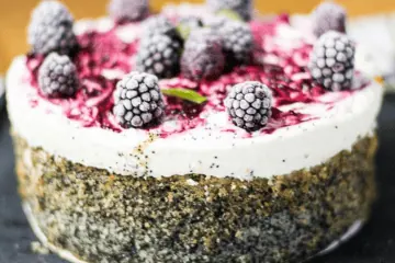 Saftiger Mohnkuchen mit Quark & Brombeeren Saftiger Mohnkuchen mit Quark & Brombeeren