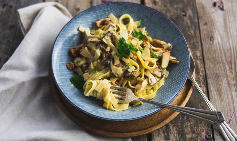 Die leckerste Pasta mit Waldpilzen in cremiger Sahnesauce Die leckerste Pasta mit Waldpilzen in cremiger Sahnesauce