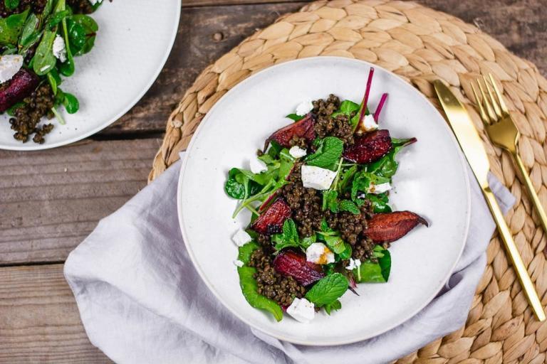 Lauwarmer Linsensalat mit Roter Bete & Ziegenkäse Lauwarmer Linsensalat mit Roter Bete & Ziegenkäse