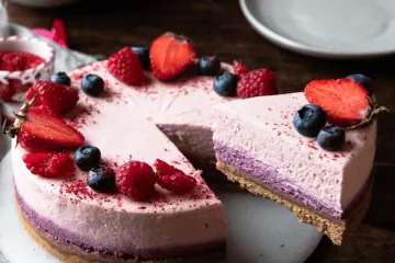 Triple-Berry-Kuchen ohne Backen mit Keksboden Tripple Berry Kuchen ohne backen mit Keksboden