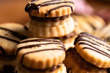 Mozarttaler - Mozart Plätzchen mit Nougat und Marzipan Mozarttaler Rezept: Mozart Plätzchen gefüllt
