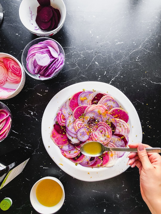 Buntes Rote Bete Carpaccio mit Pistazien - 10 Minuten Buntes Rote Bete Carpaccio mit Pistazien - 10 Minuten