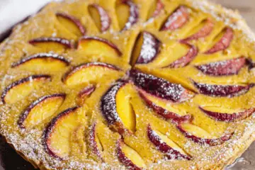 Omas Pfirsichkuchen mit frischen Pfirsichen Omas Pfirsichkuchen mit frischen Pfirsichen