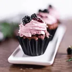 Super saftige Schoko-Brombeer-Cupcakes