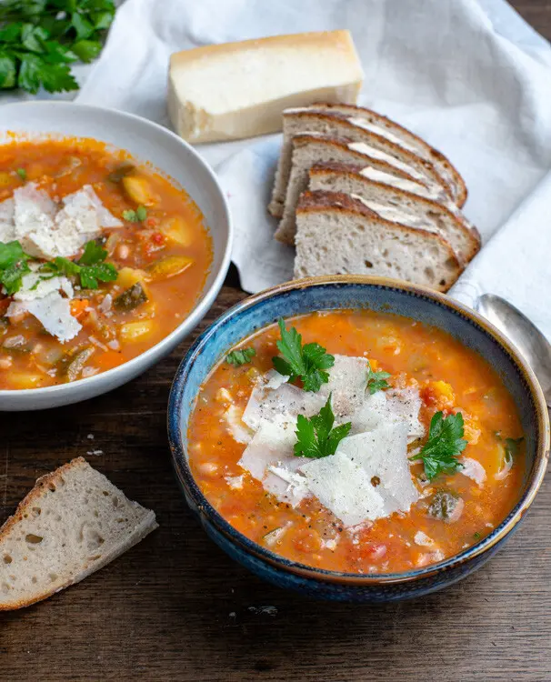 Günstig Abendessen mit der winterlichen Minestrone.