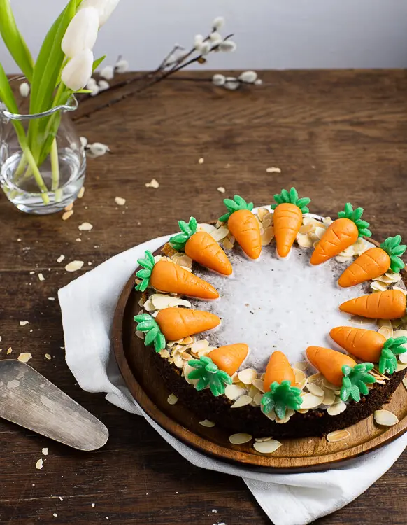 Ein Rüblikuchen als Ostergebäck Rezept.
