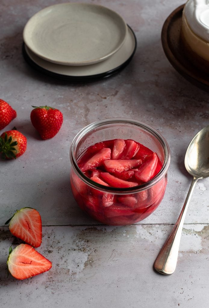 Marinierte Erdbeeren für den veganen Erdbeerkuchen