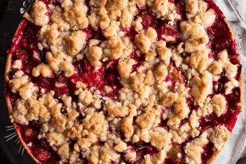 Zwetschgenkuchen mit Streuseln – knuspriger Mürbeteig, saftige Früchte Zwetschgenkuchen mit Streusel, so gelingt er im Handumdrehen