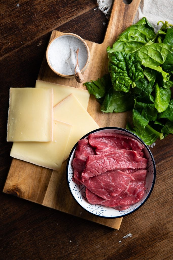 Rindfleisch mit Spinat als Raclette Idee.