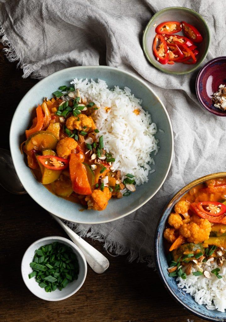 Das cremigste Gemüse Curry ohne Kokosmilch in 25 Minuten.