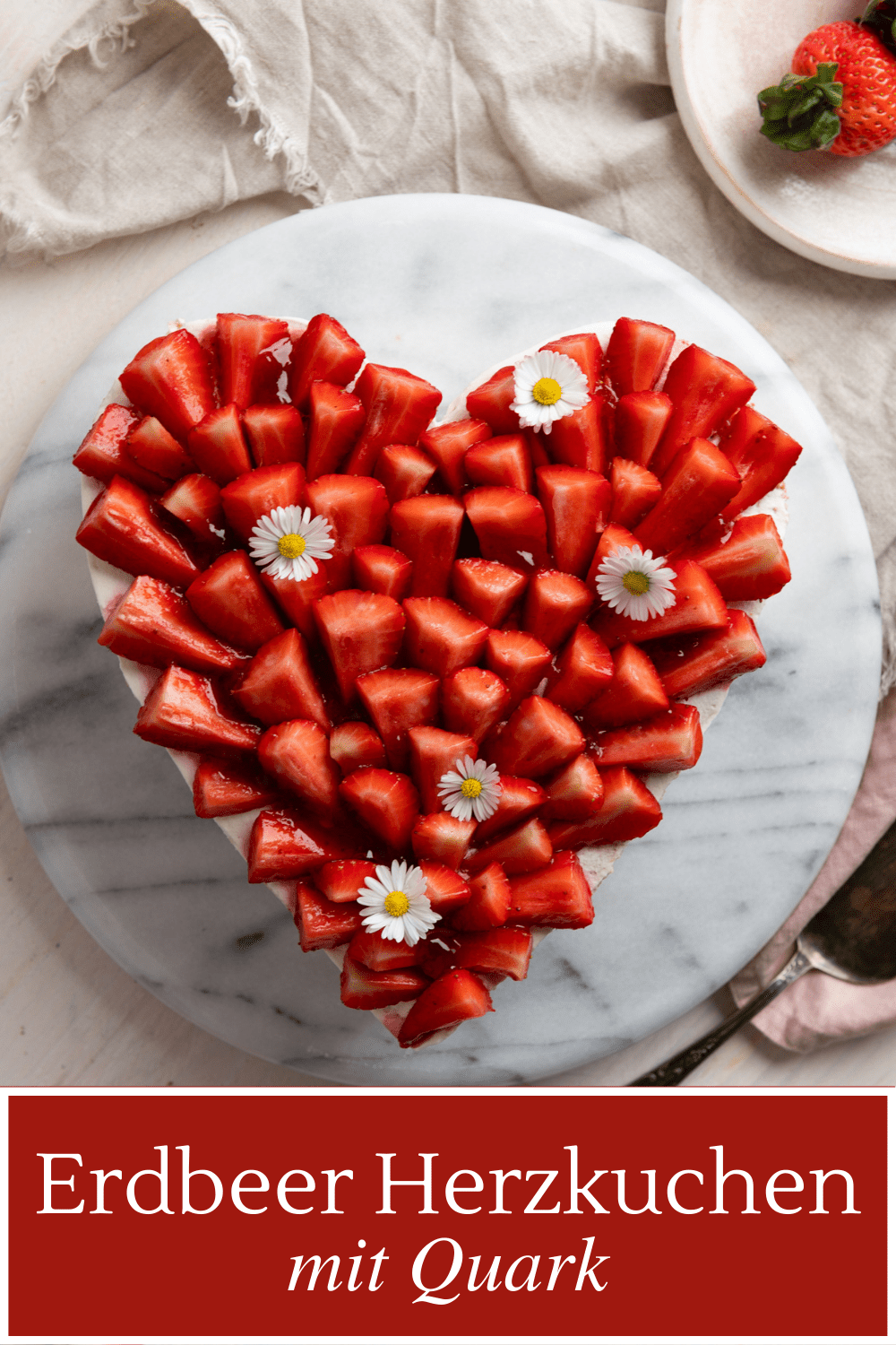 erdbeerkuchen-mit-quark-in-herzform-das-perfekte-geschenk