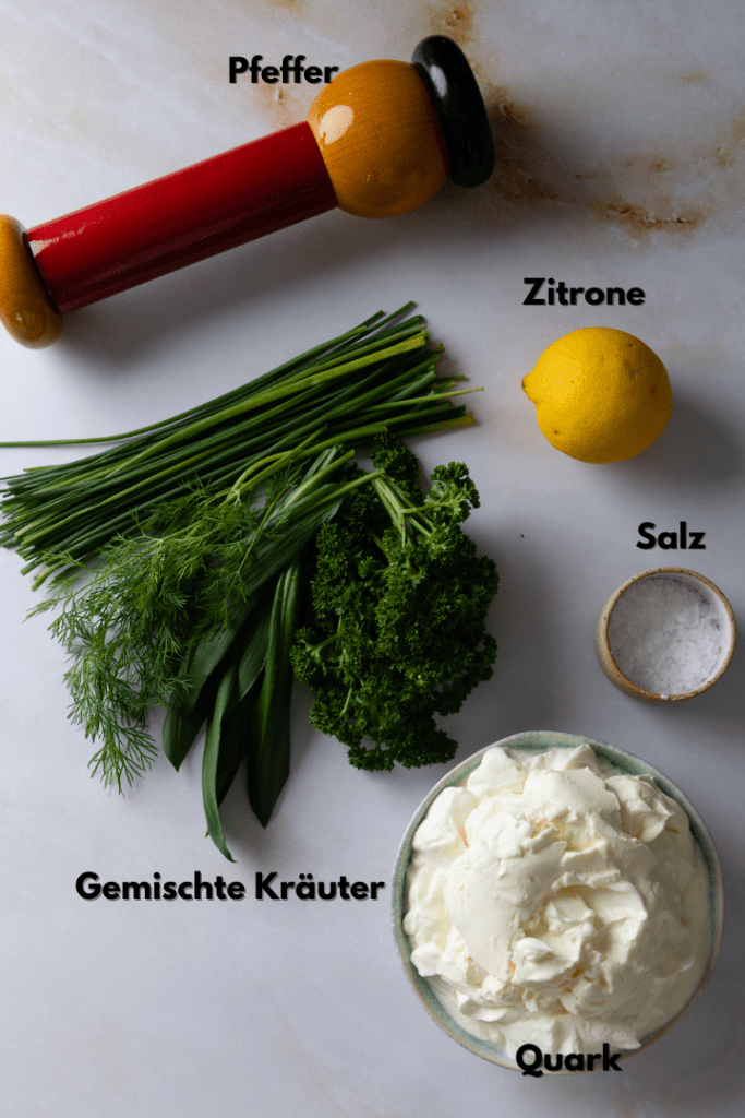 Alle Zutaten um kräuterquark selber zu machen.
