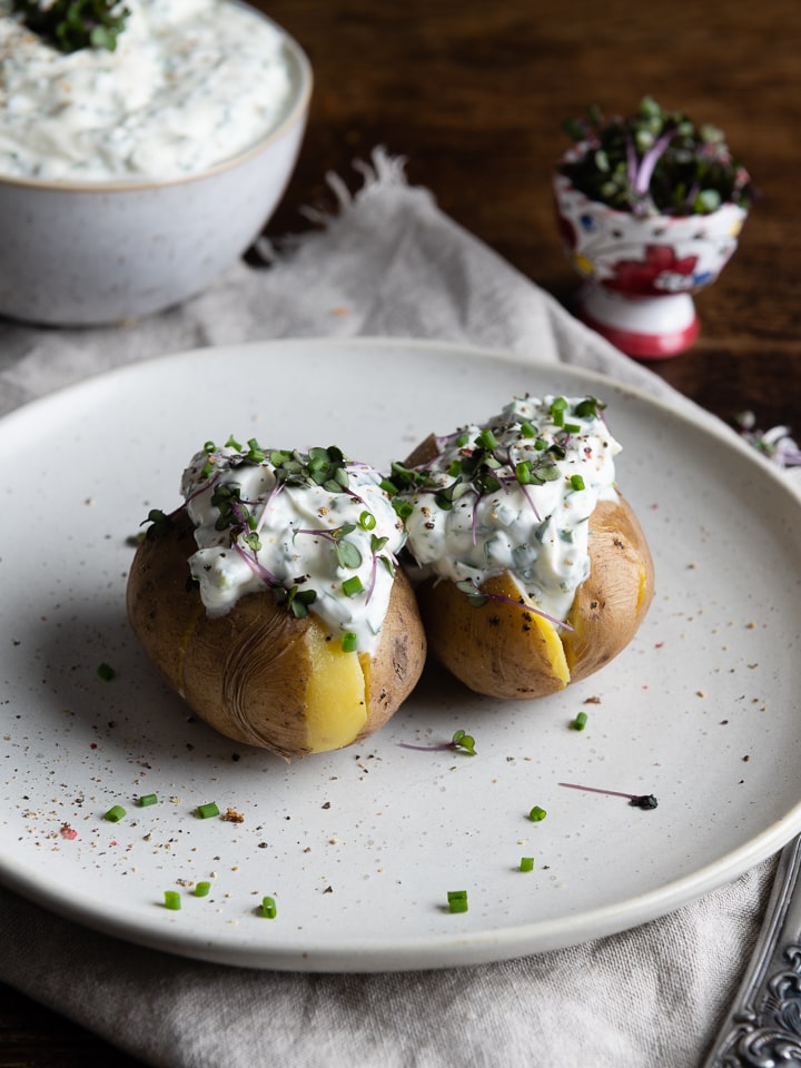 pellkartoffeln mit kräuterquark.
