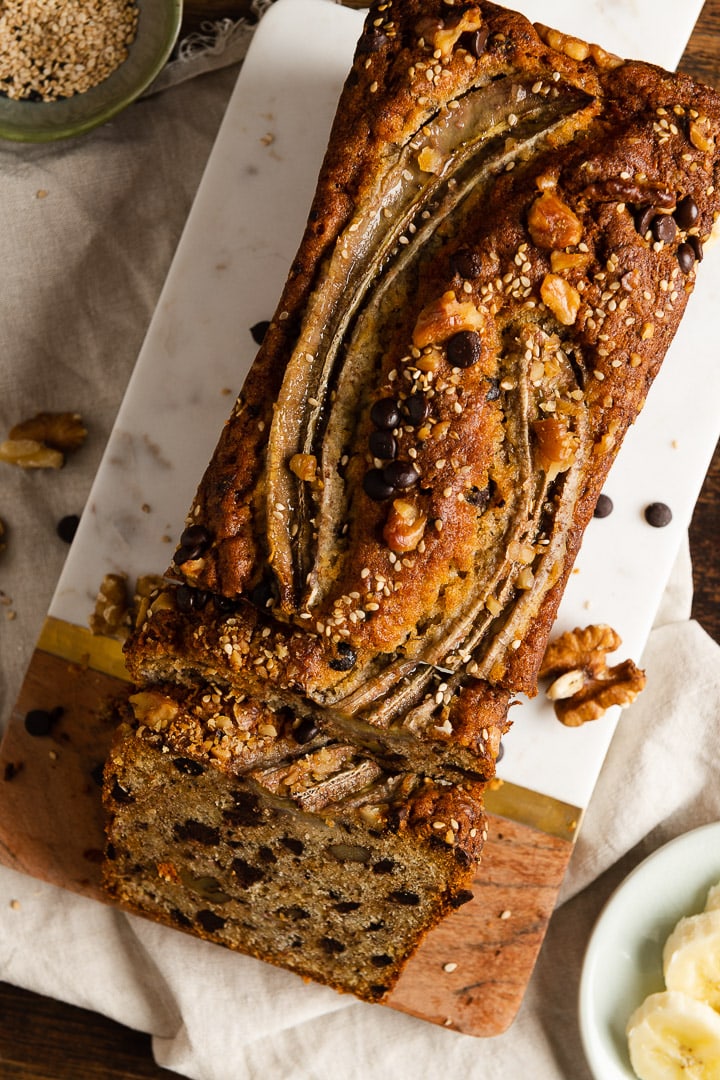 Wie backt man Bananenbrot? Saftiges Bananenbrot mit Walnüssen & Schokolade bananenbrot mit walnüssen und schokolade-18