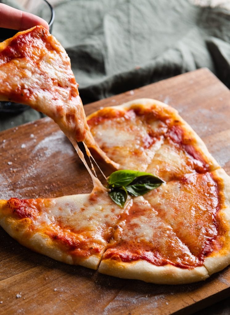 Pizzateig über Nacht gehen lassen 24 Stunden wie beim Italiener, dafür aber günstig.