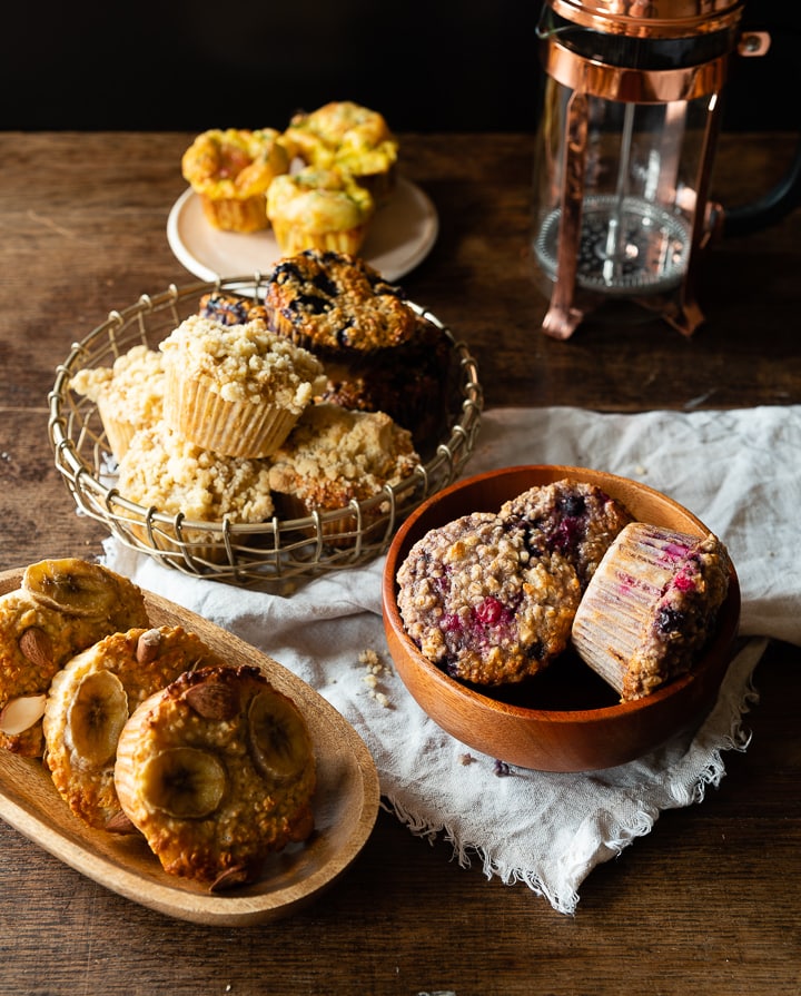 5 schnelle frühstücksmuffins auf dem Tisch.