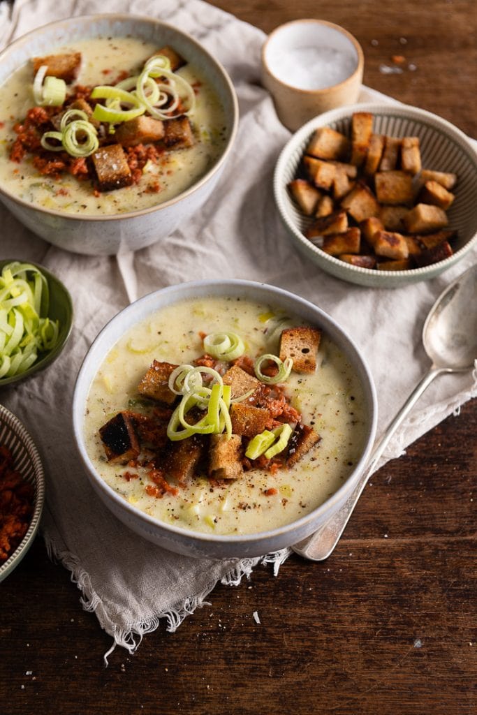 Die fertige käse lauch suppe vegetarisch mit schmelzkäse, ideal zum einfrieren.