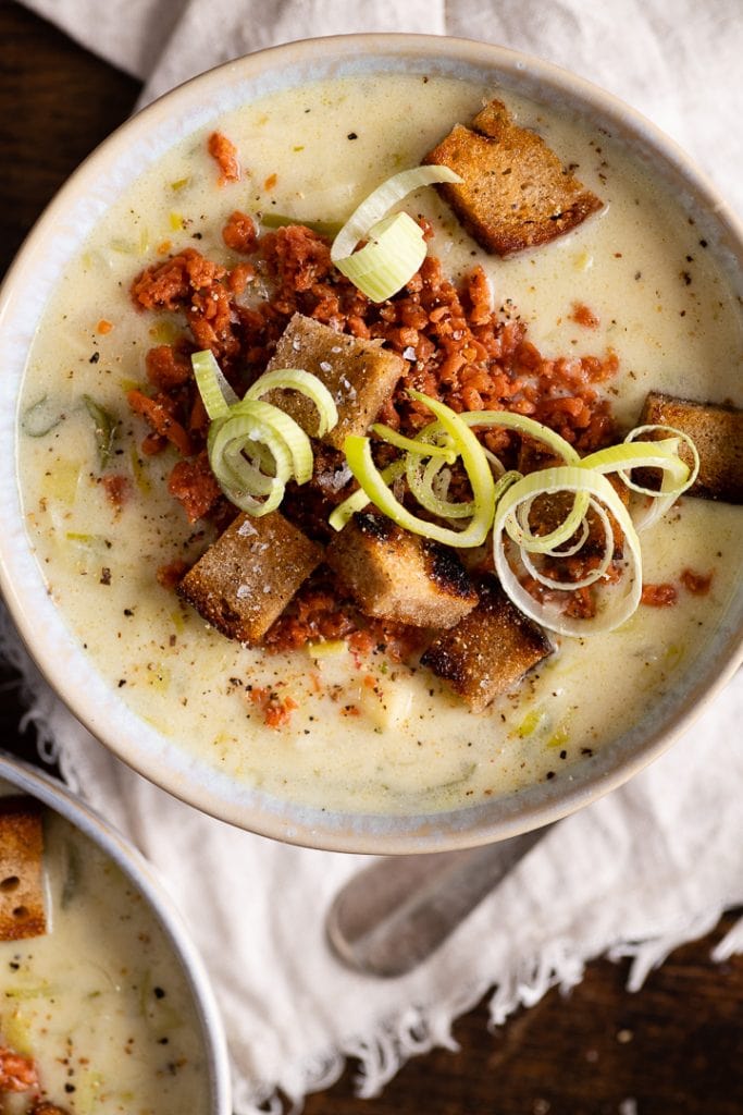Ein Suppen Rezept ist auch die Käse Lauch Suppe.