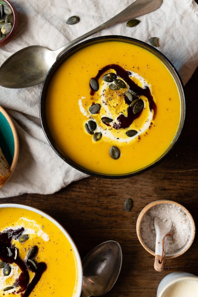 Die fertige kürbissuppe einfach und schnell nach Omas Rezept.