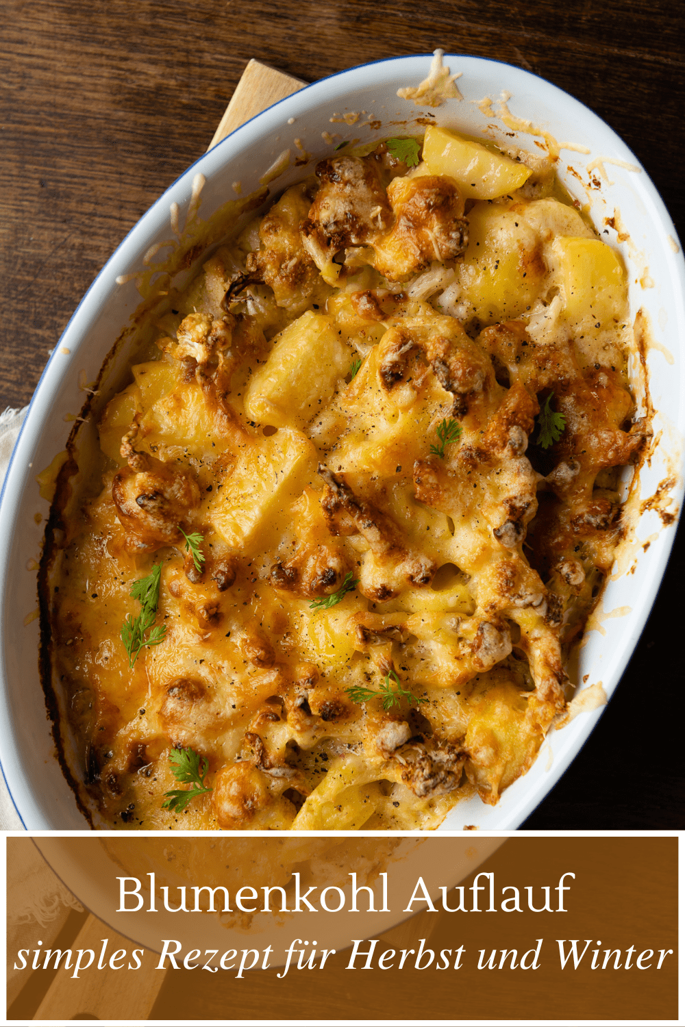 Vegetarischer Blumenkohlauflauf mit Käse überbacken