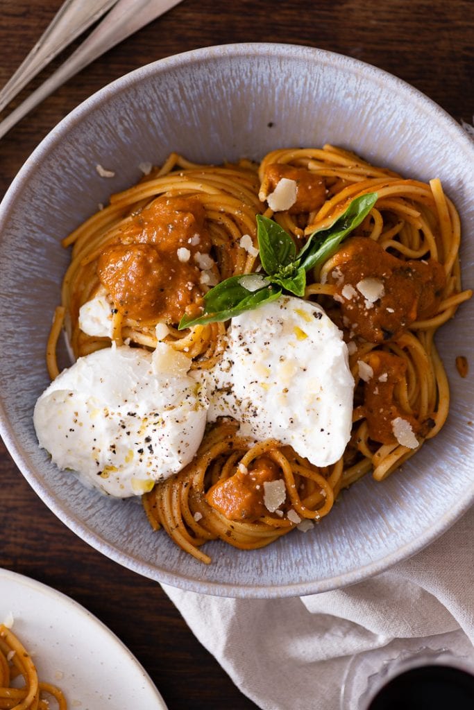 Eine Pasta aus dem italienischen Menü mit 3 Gängen.
