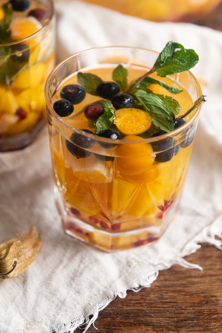 Klassische Silvester Bowle mit Früchten