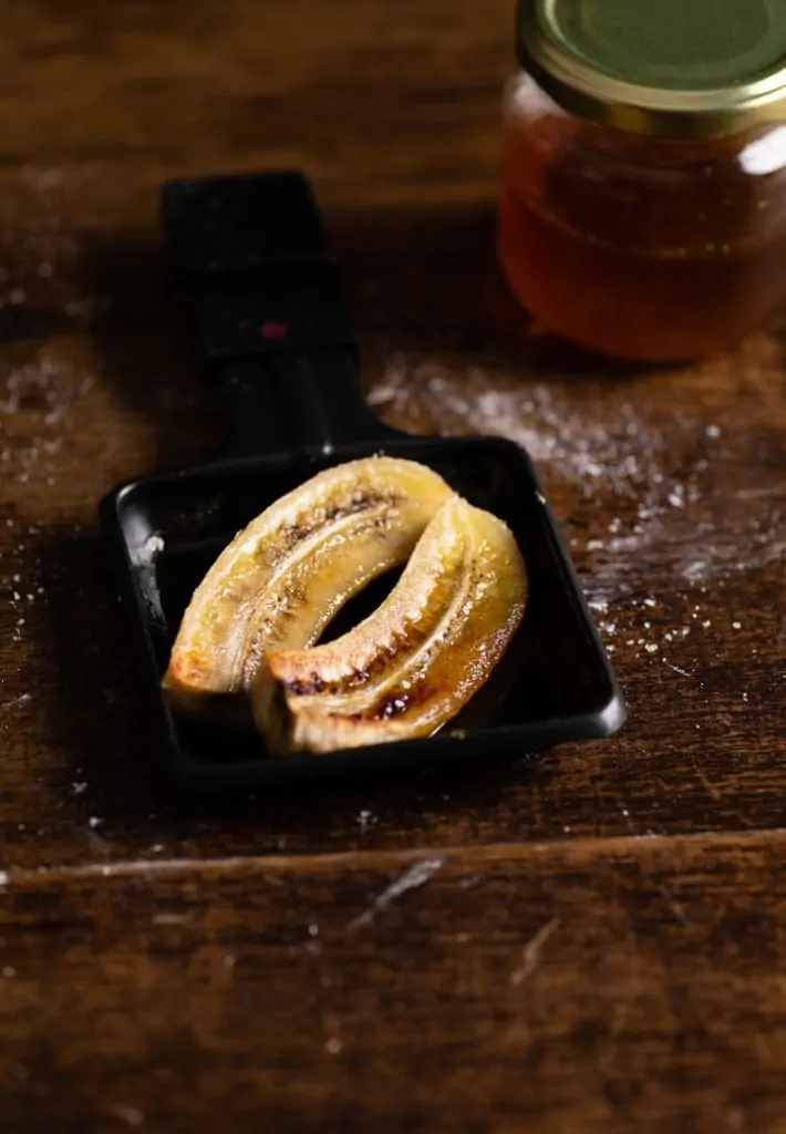 Die gebackene Banane ist ene raclette nachtisch idee, die schnell geht.