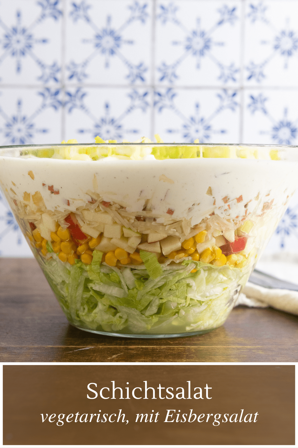 Vegetarischer Schichtsalat mit Eisbergsalat in 15 Minuten