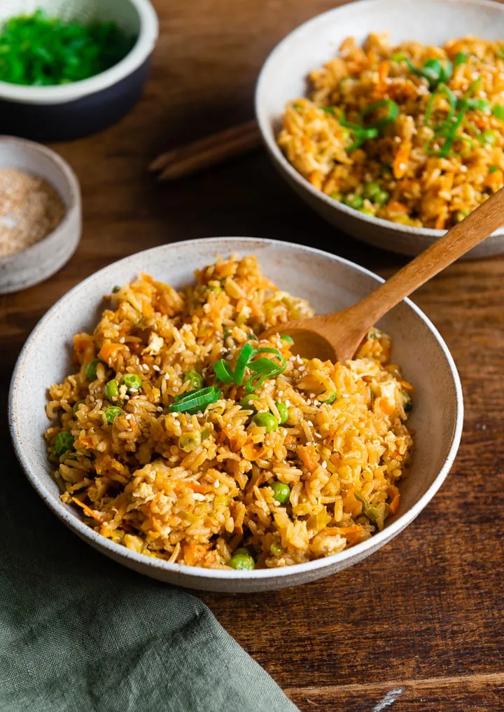 Gebratener Reis wie beim Chinesen mit Gemüse und Ei.