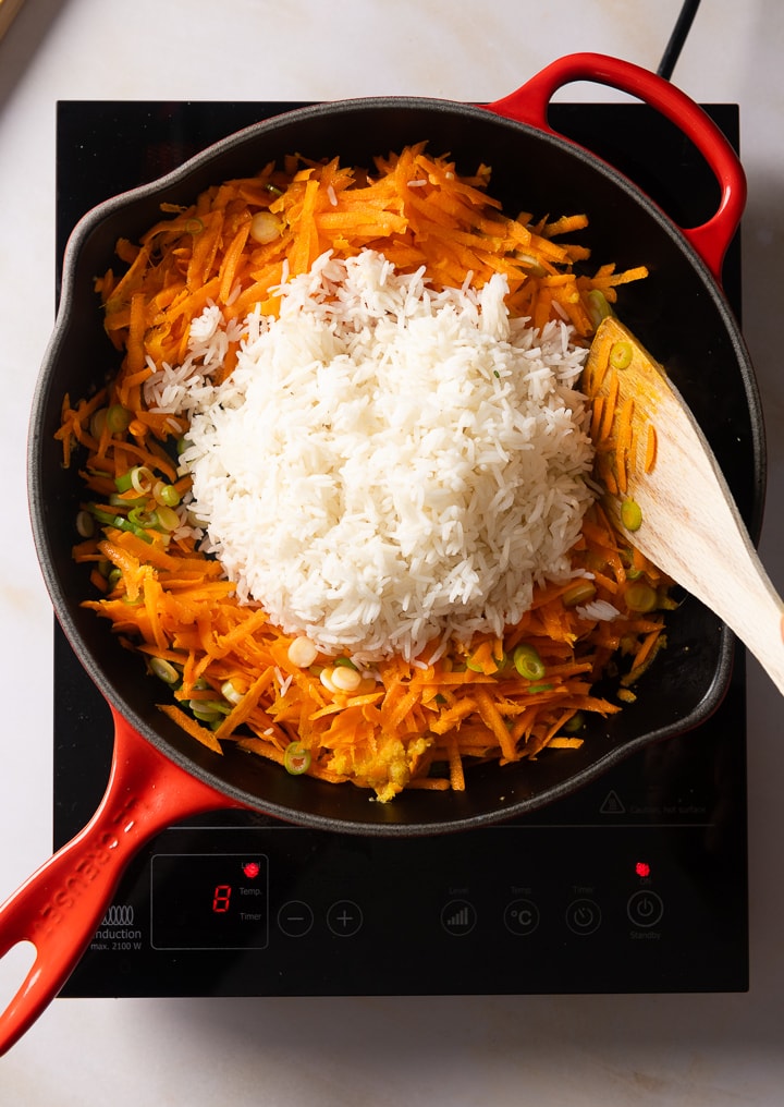 Gebratener Reis wie beim Chinesen mit Gemüse &amp; Ei in 10 Min.
