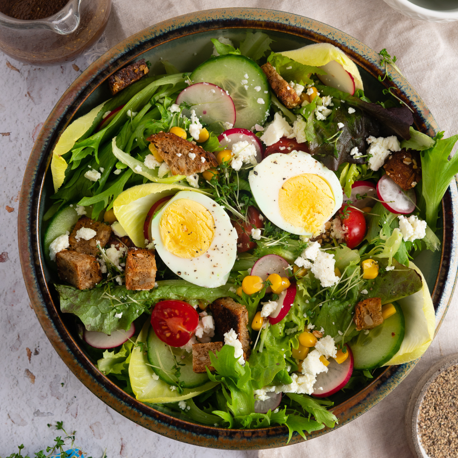 Gemischter Salat: Mein Zutaten Baukasten & das beste Dressing Bunter gemischter Salat mit leckerem Dressing