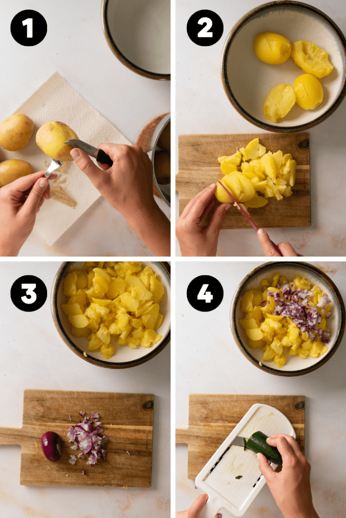 Die Kartoffeln werden geschält und klein geschnitten und mit den Zwiebeln und Gurken vermengt.