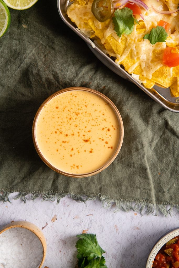 Der fertige Nacho Käse Dip selber zubereitet, wie im Kino.