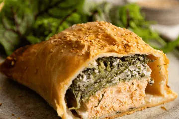Lachs im Blätterteig mit Spinat (knusprig & saftig!) Lachs im Blätterteig mit Spinat