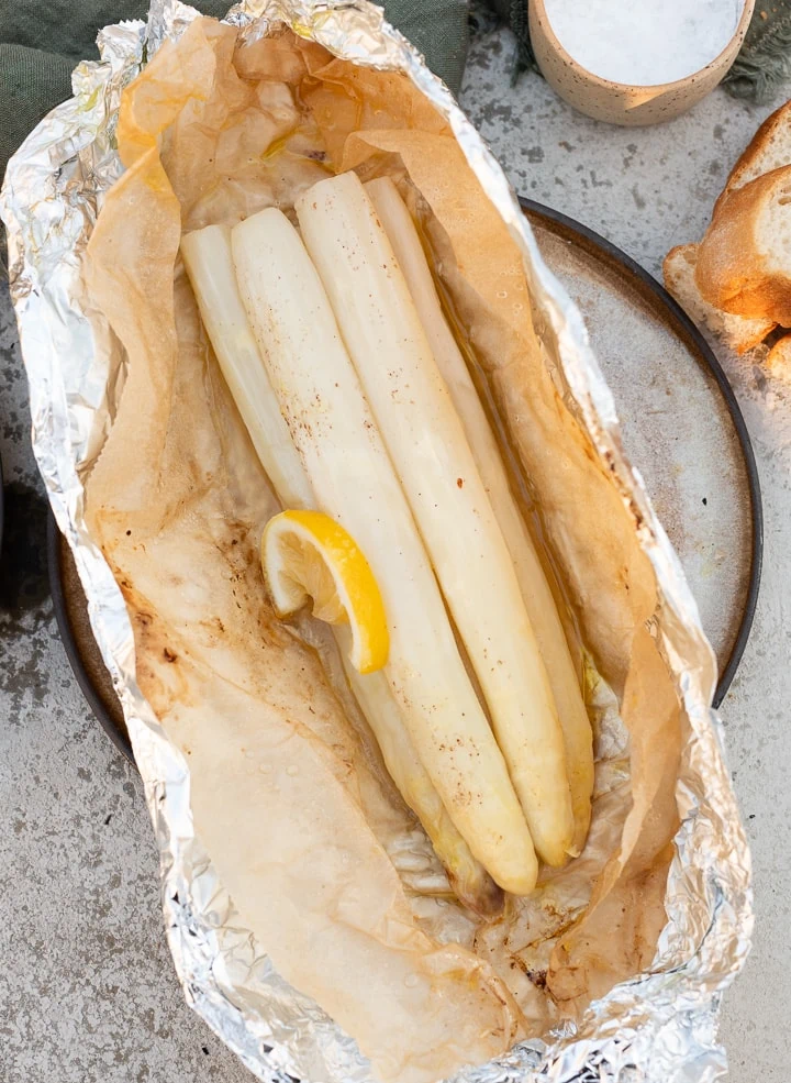 Weißen Spargel grillen