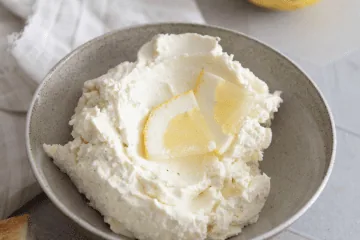 Cremiger Feta Dip (Das beste 5-Minuten-Rezept) Feta Dip Rezept