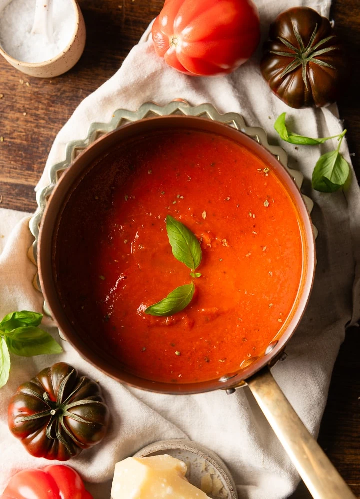 Eine schnelle Tomatensoße zum selber machen.