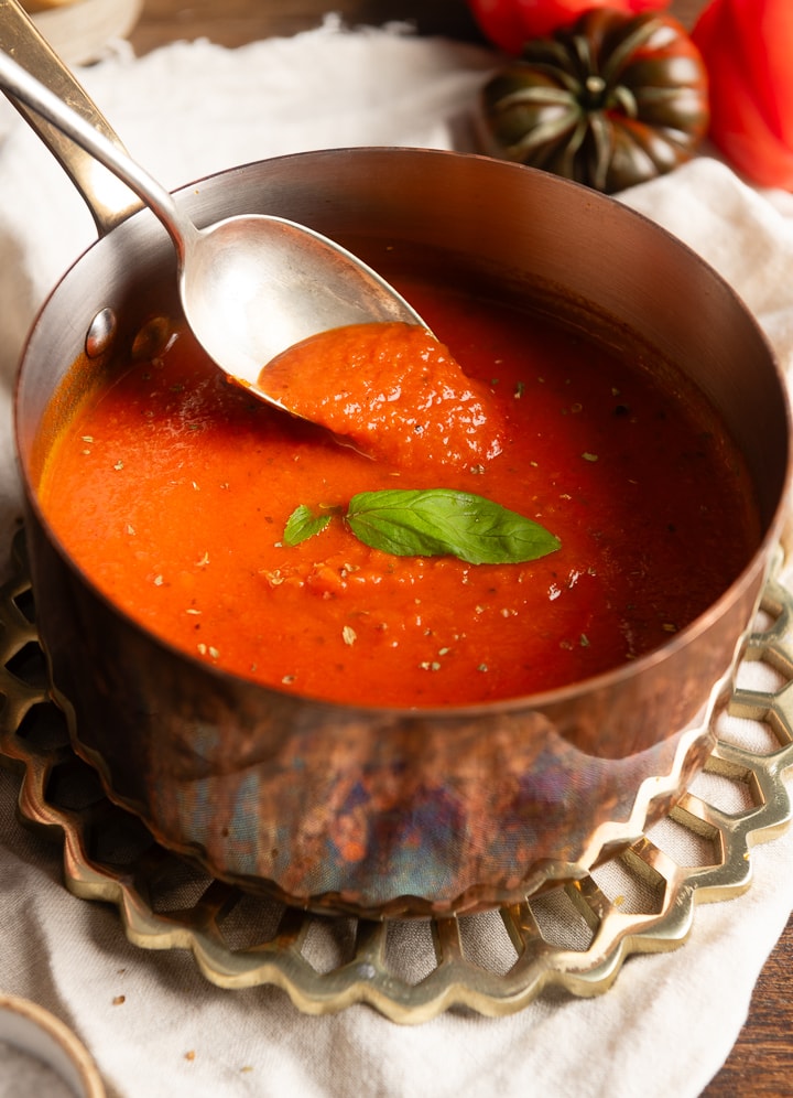 Eine leckere Tomatensoße für Tortellini Gerichte.