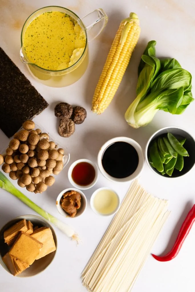 Alle Zutaten die man für eine vegane Ramen braucht