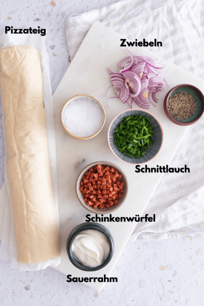 Alle Zutaten für das Flammkuchen Raclette Pfännchen Rezept.