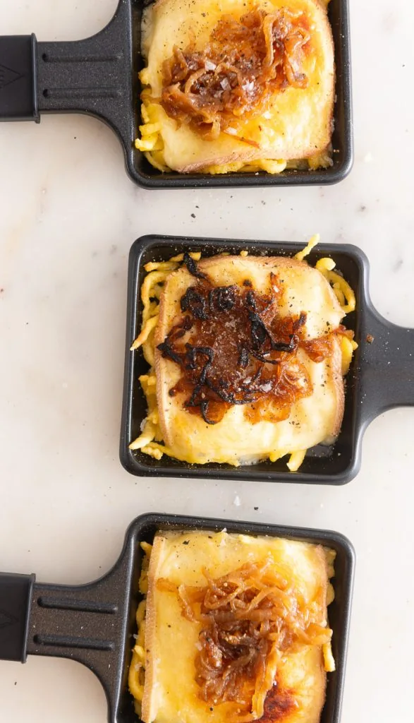 Ein Käsespätzle Pfännchen Idee für ein schönen Raclette Abend.