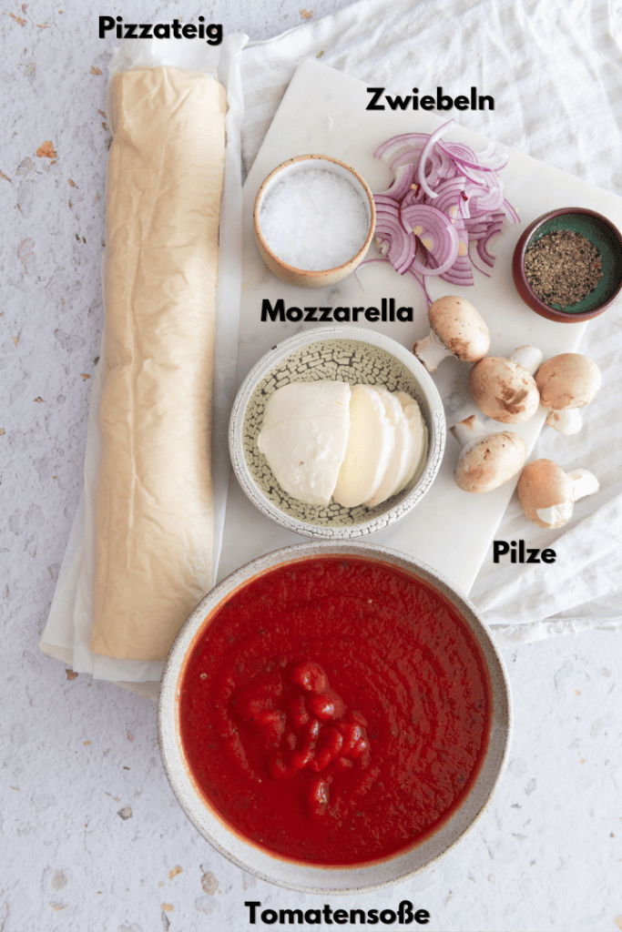 Alle Zutaten für das Pizza Raclette Rezept.