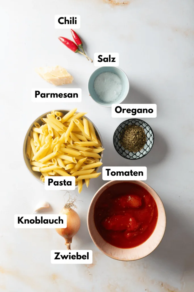 Alle Zutaten für das One Pot Pasta Arrabiata Rezept.