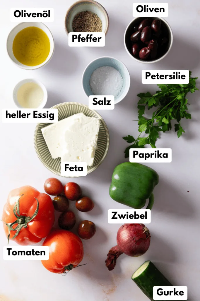 Alle Zutaten für den griechischen Salat.