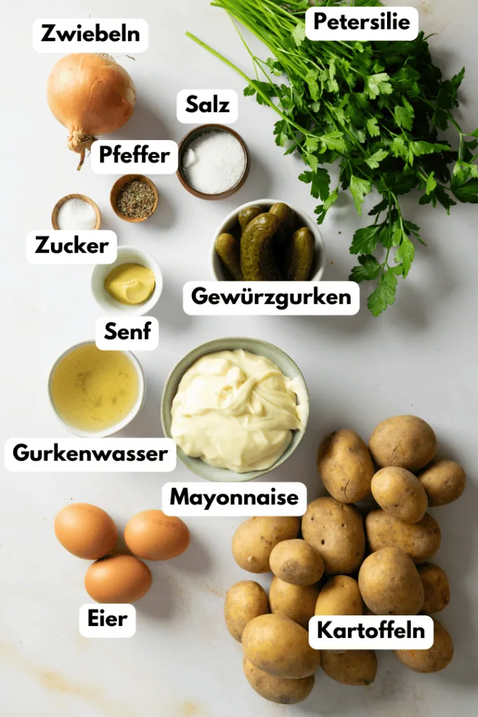 Alle Zutaten für den Kartoffelsalat mit Mayo.